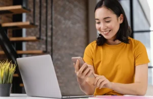 7 Peran Gadget dalam Kehidupan Sehari-hari, Bukan Sekadar Alat Komunikasi menggunakan gadget